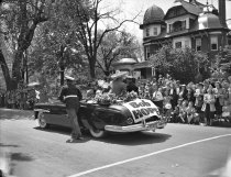 Bob Hope in Packard car